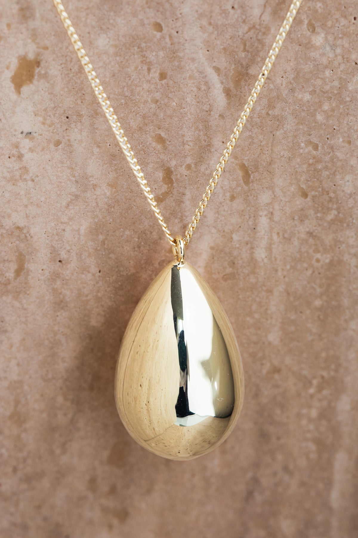 Essential Oval Pendant Necklace