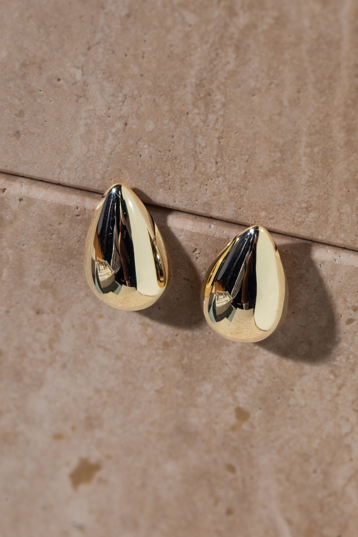 Essential Curved Hoop Small